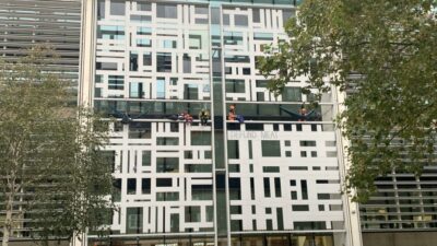 İklim aktivistleri İçişleri Bakanlığı binasına tırmandı