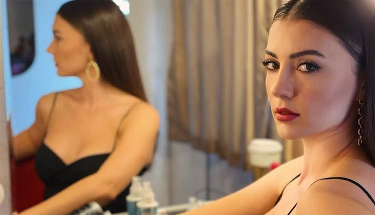 Oyuncu Burcu Özberk, dekolteli paylaşımıyla hayranlarını büyüledi