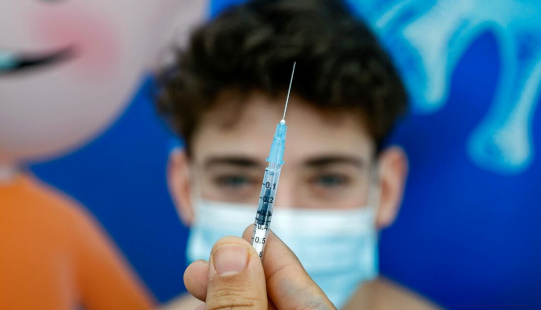 BioNTech aşısının gençlerdeki koruyuculuk oranı açıklandı
