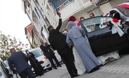 Maganda damat silahla dehşet saçtı Maganda damat silahla dehşet saçtı