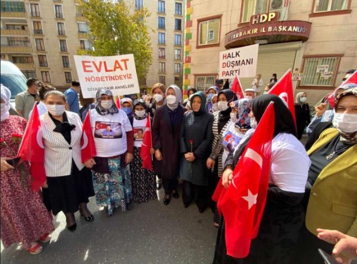 Şentop’un eşinden Diyarbakır Annelerine ziyaret