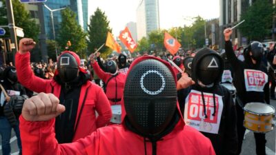 Güney Kore’de Squid Game’li protesto: Dizideki gibi yaşıyoruz