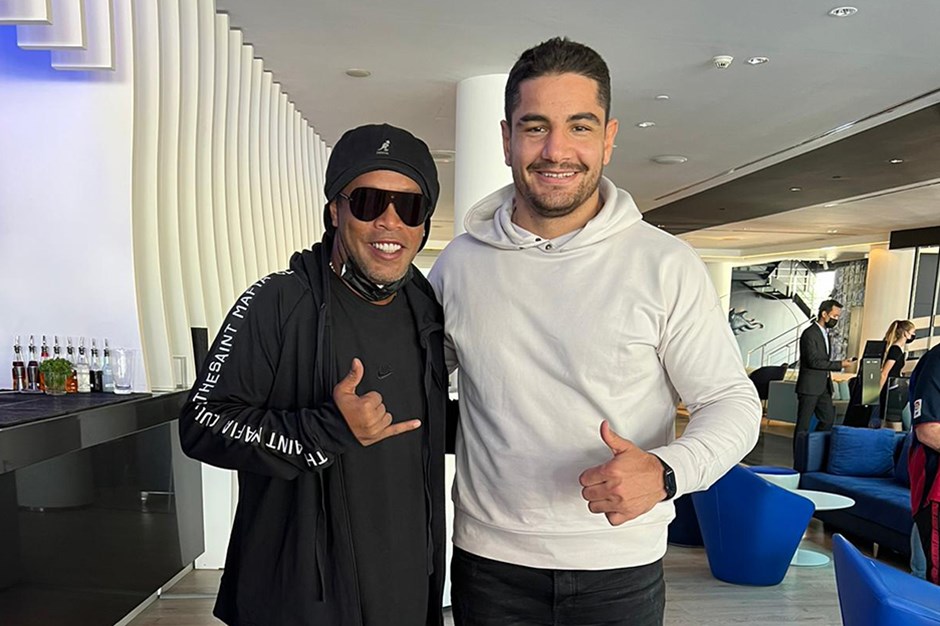 Ronaldinho, Taha Akgül ile görüştü