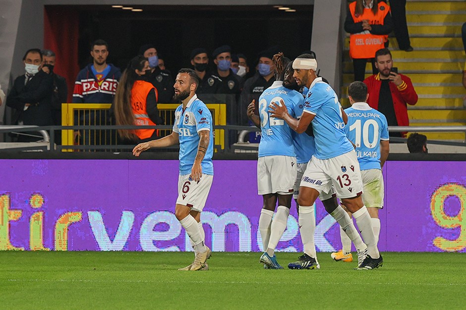 Trabzonspor, İzmir’de namağlup unvanını korudu