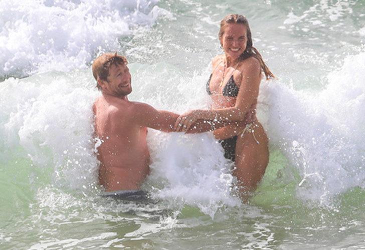 Simon Baker ve Laura May Gibbs ayrıldı!
