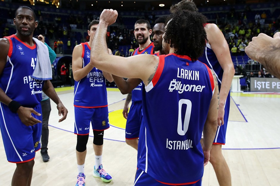 Türk derbisinde kazanan Anadolu Efes