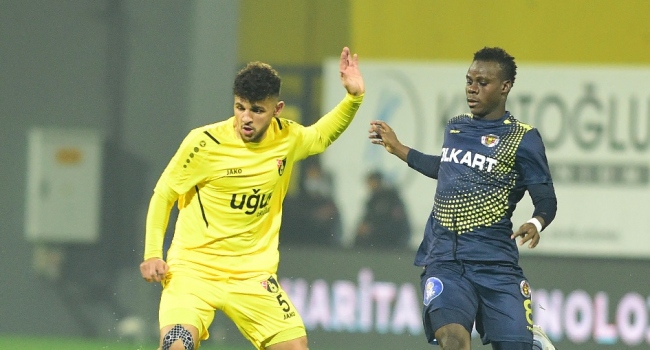 İstanbulspor-Menemenspor maçına sis engeli