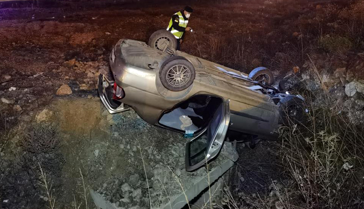 Bursa’da elektrikli bisiklet ile çarpışan otomobil kanala uçtu: 5 yaralı