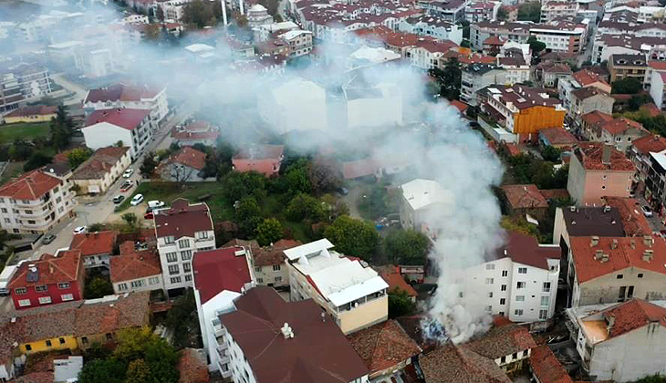 Bursa’da tarihi ev yangını!