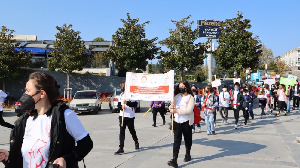 Bursa’da öğrencilerden can dostları için seferberlik