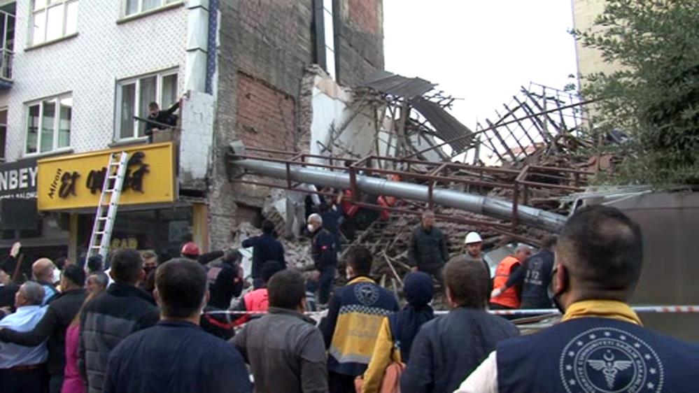 Malatya’da iki katlı bina çöktü: 13 kişi kurtarıldı