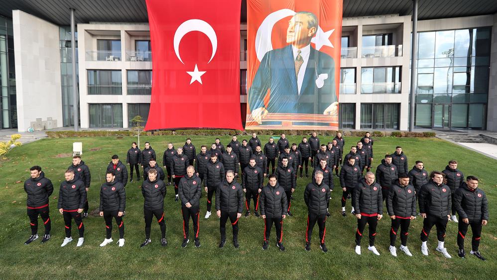 A Milli Futbol Takımı, Atatürk’ü andı A Milli Futbol Takımı, Atatürk’ü andı