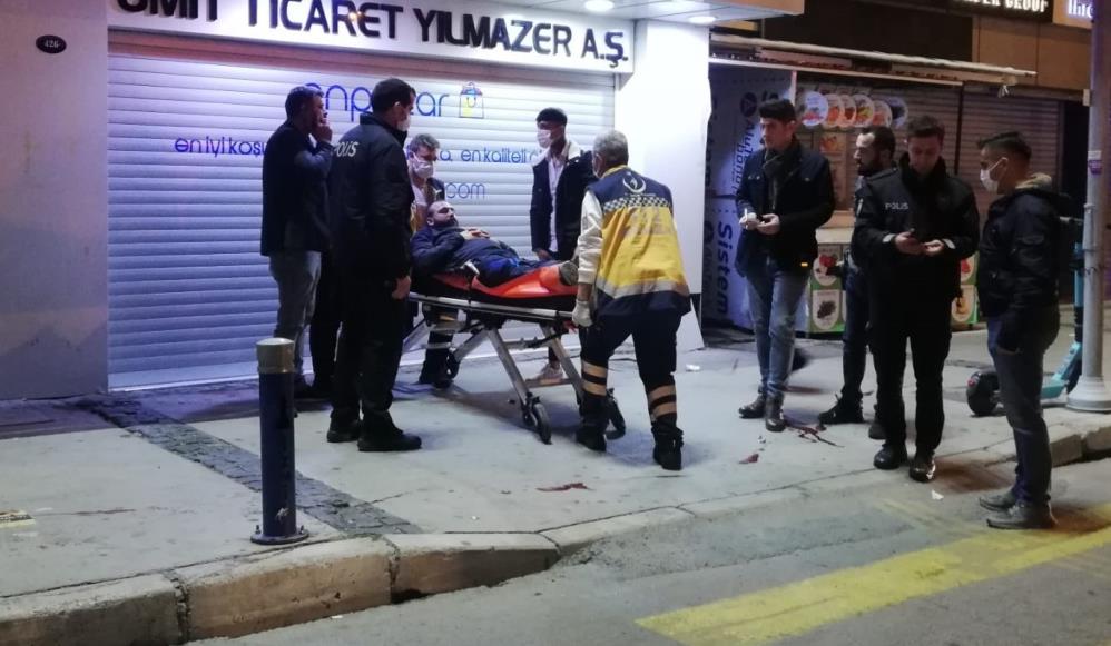 İzmir’de bıçaklı kavga: 1’i ağır, 2 yaralı