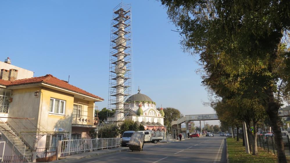 Bursa’da o caminin minaresi yıkılıyor Bursa’da o caminin minaresi yıkılıyor