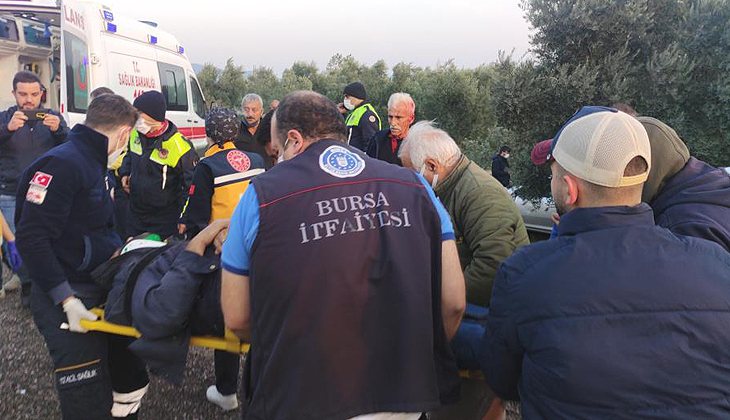 Bursa’da kaza nedeniyle yavaşlayan minibüse otomobil çarptı: 7 yaralı