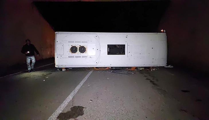 Tekirdağ’da askeri servis aracı kaza yaptı: 1’i ağır 14 yaralı