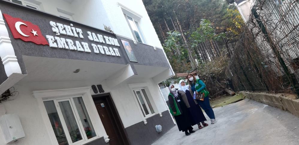 Bursa’da gönüllülerden şehit ve gazi yakınlarına ziyaret Bursa’da gönüllülerden şehit ve gazi yakınlarına ziyaret