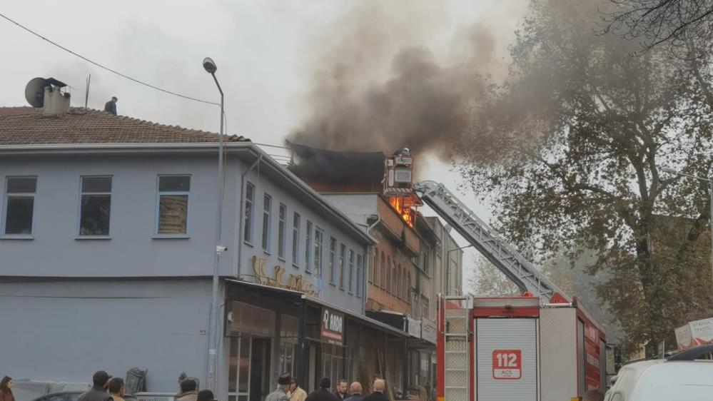 Bursa’da yangın… Yanan iş yerini çaresizce izledi! Bursa’da yangın… Yanan iş yerini çaresizce izledi!