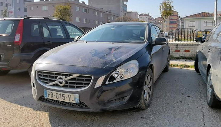 Bursa’da yaya geçidinde kaza! Fransız plakalı araç öğrenciyi metrelerce sürükledi
