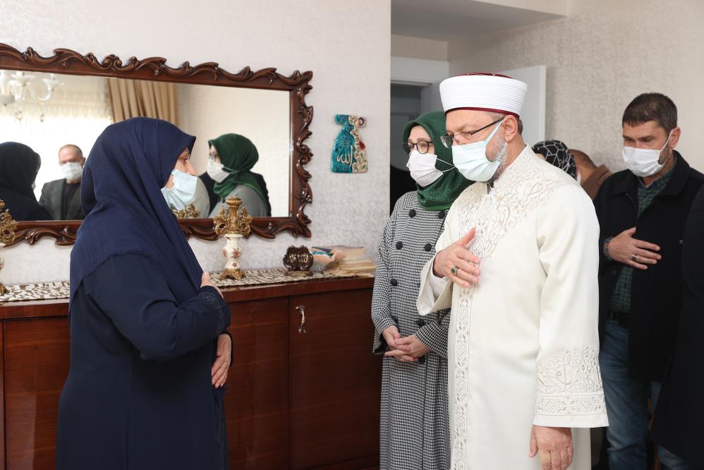 Diyanet İşleri Başkanı Erbaş’tan katledilen Başak Cengiz’in ailesine ziyaret