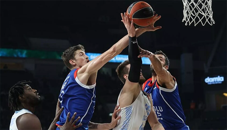 Anadolu Efes, Zenit’e farklı yenildi