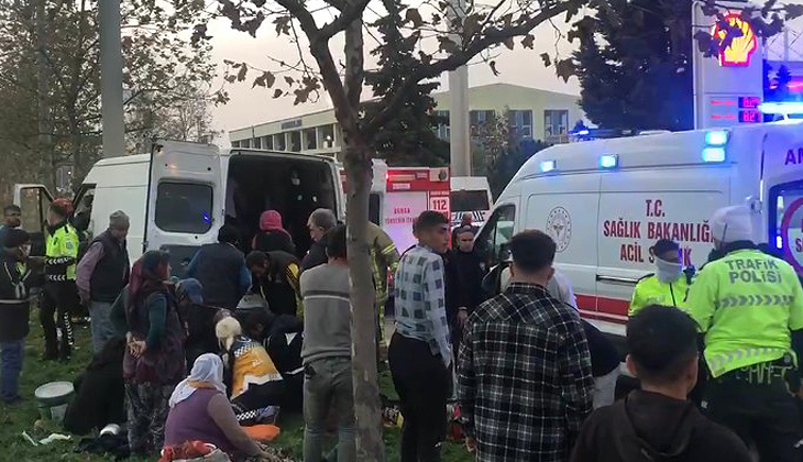 Gemlik’te işçileri taşıyan panelvan minibüs kaza yaptı: 13 yaralı