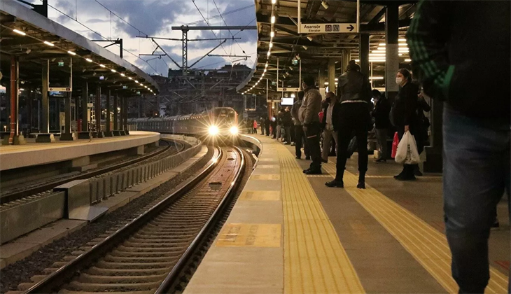 Yoğun siste Marmaray’da yolcu rekoru