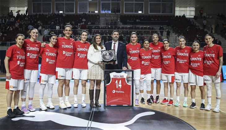 Milli basketbolcu kariyerinin son maçına çıktı