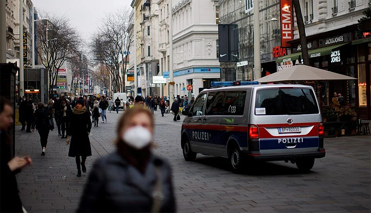 Avusturya’da aşısızlara sokak yasağı başladı