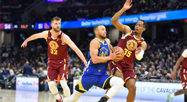 Curry coştu, Warriors kazandı