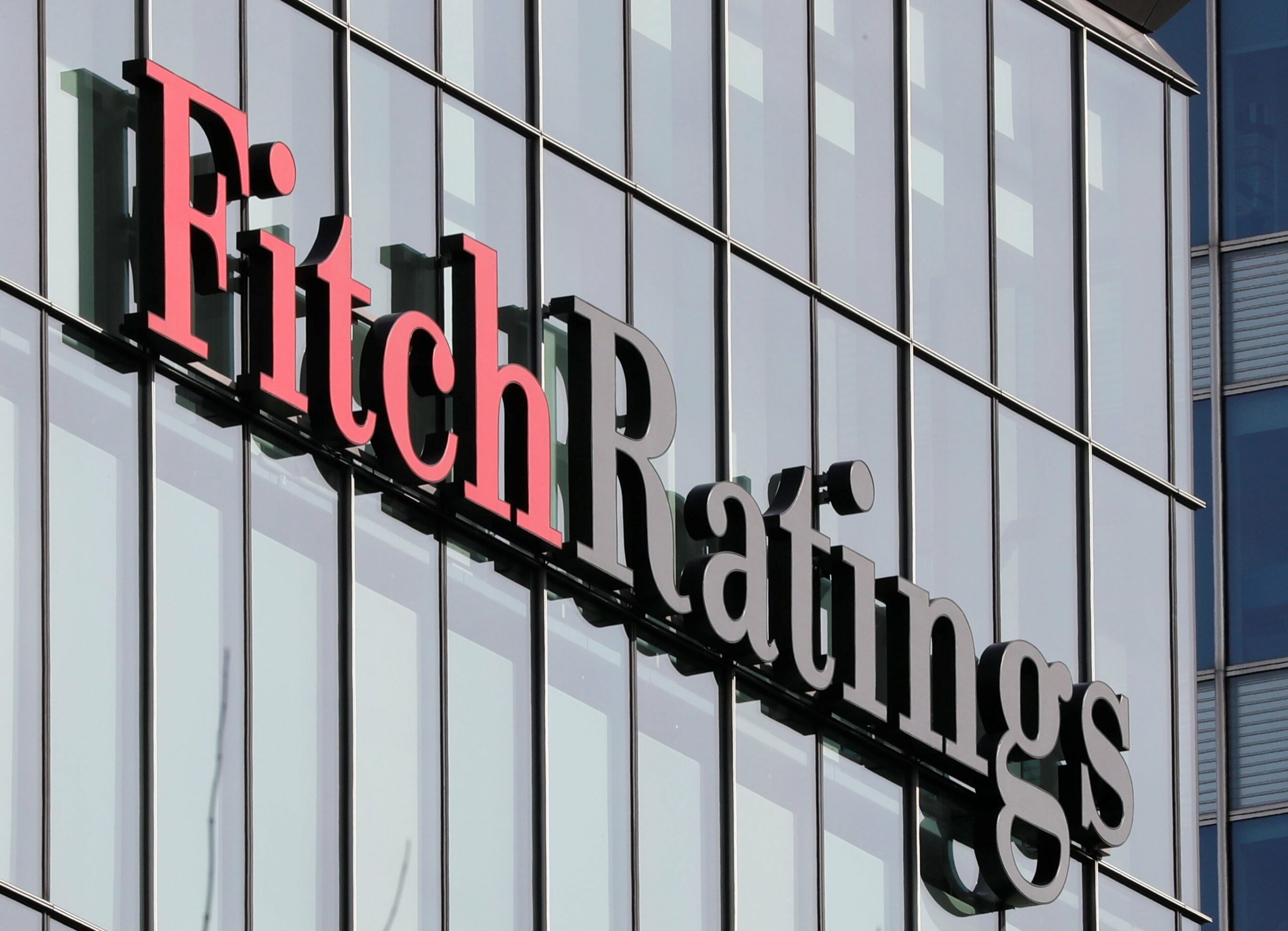 Fitch küresel büyüme tahminini düşürdü