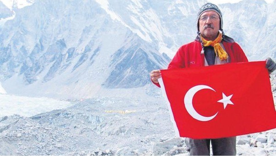 70’lık Türk dağcı Himalayalar’da!