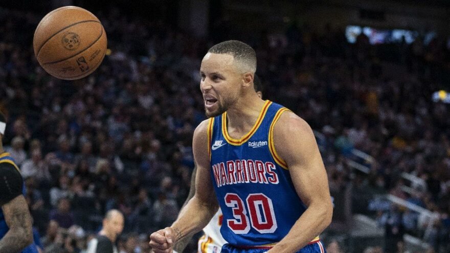 Stephen Curry, Ray Allen’ın rekorunu tarihe gömdü