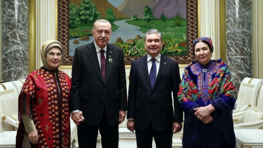 Bu fotoğraf Türkmenistan’da olay oldu!