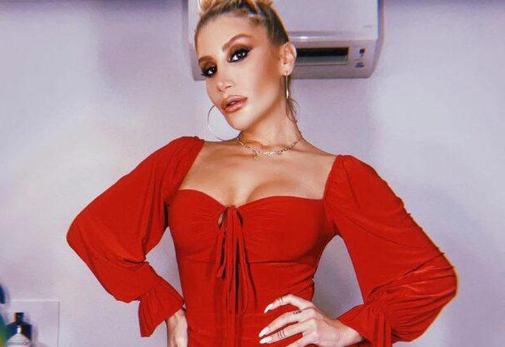 İrem Derici alttan göğüs dekoltesi verdi!