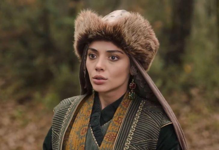 Rabia Soytürk’ün cesur pozuna beğeni yağdı!