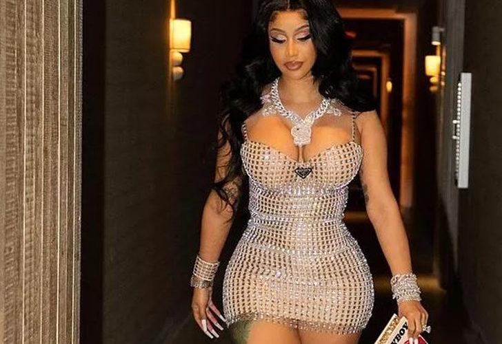 Cardi B striptizcilere 100 bin dolar saçtı