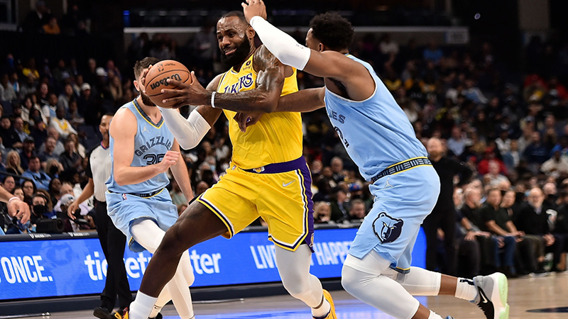 Lakers kaybetti, LeBron James tarihe geçti