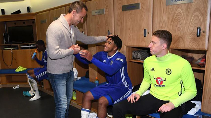 John Terry yuvaya döndü