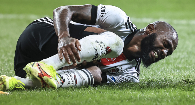 Beşiktaş’ta Nkoudou ameliyat oldu