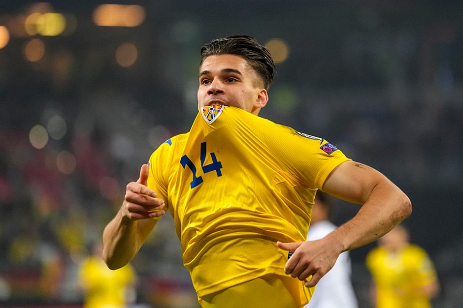 Hagi, Premier Lig yolunda