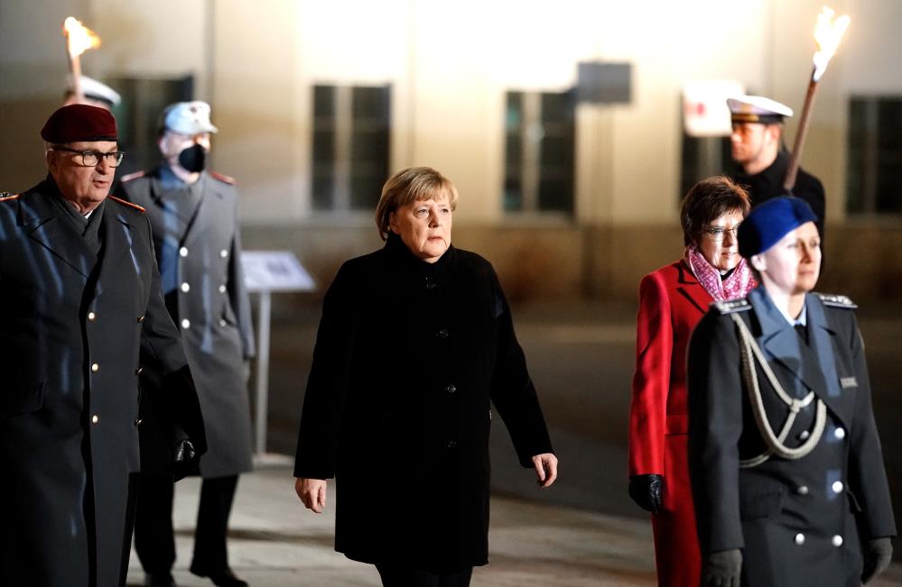 Merkel’e Alman ordusundan veda töreni