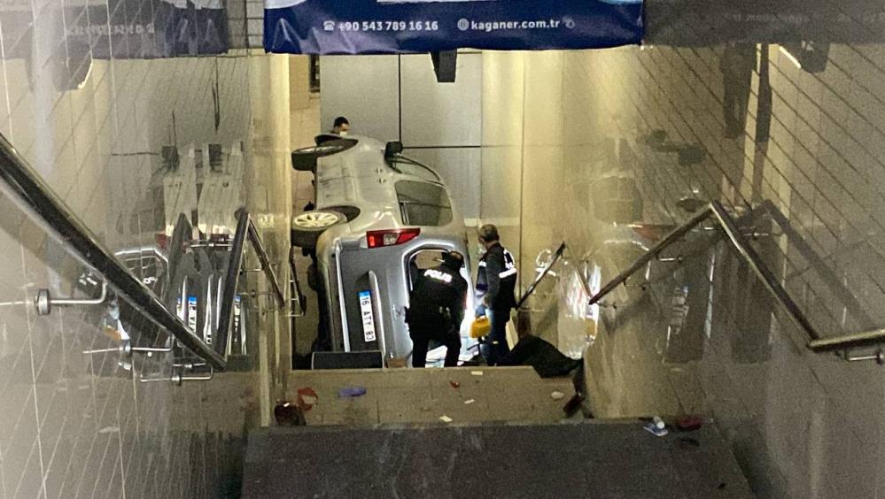 Bursa’da aracıyla alt geçide uçtu! Doğum gününde hayatını kaybetti