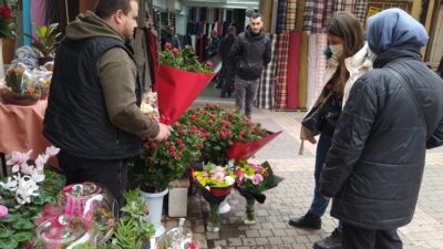 Bursa’da 25 liraya ev sahibi olmak için çiçekçiye akın ettiler!