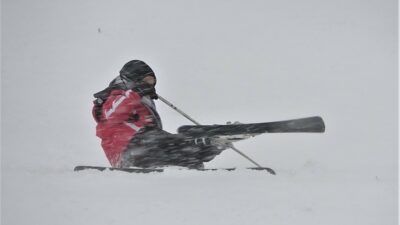 Uludağ’da düşe kalka kayak keyfi