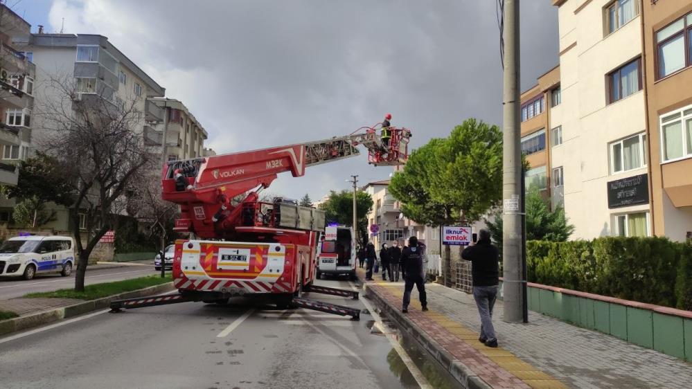 Bursa’da evinde düşen yaşlı kadını itfaiye kurtardı