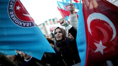 Türk Metal Sendikası üyesi işçiler, Bursa’da meydanlara indi