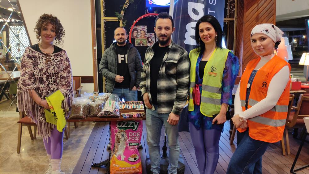 Bursa’da anlamlı konser! Bilet yerine mama sattılar