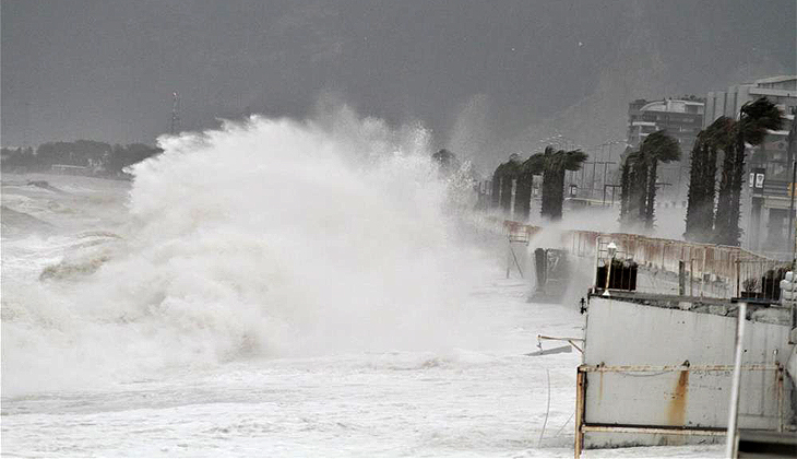‘Kırmızı kod’ alarmı verilen Antalya’da metrekareye 220 kg yağış düştü