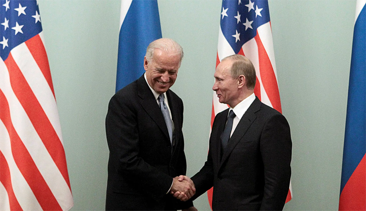 Putin ile Biden, video-konferans görüşmesi için bir araya geldi